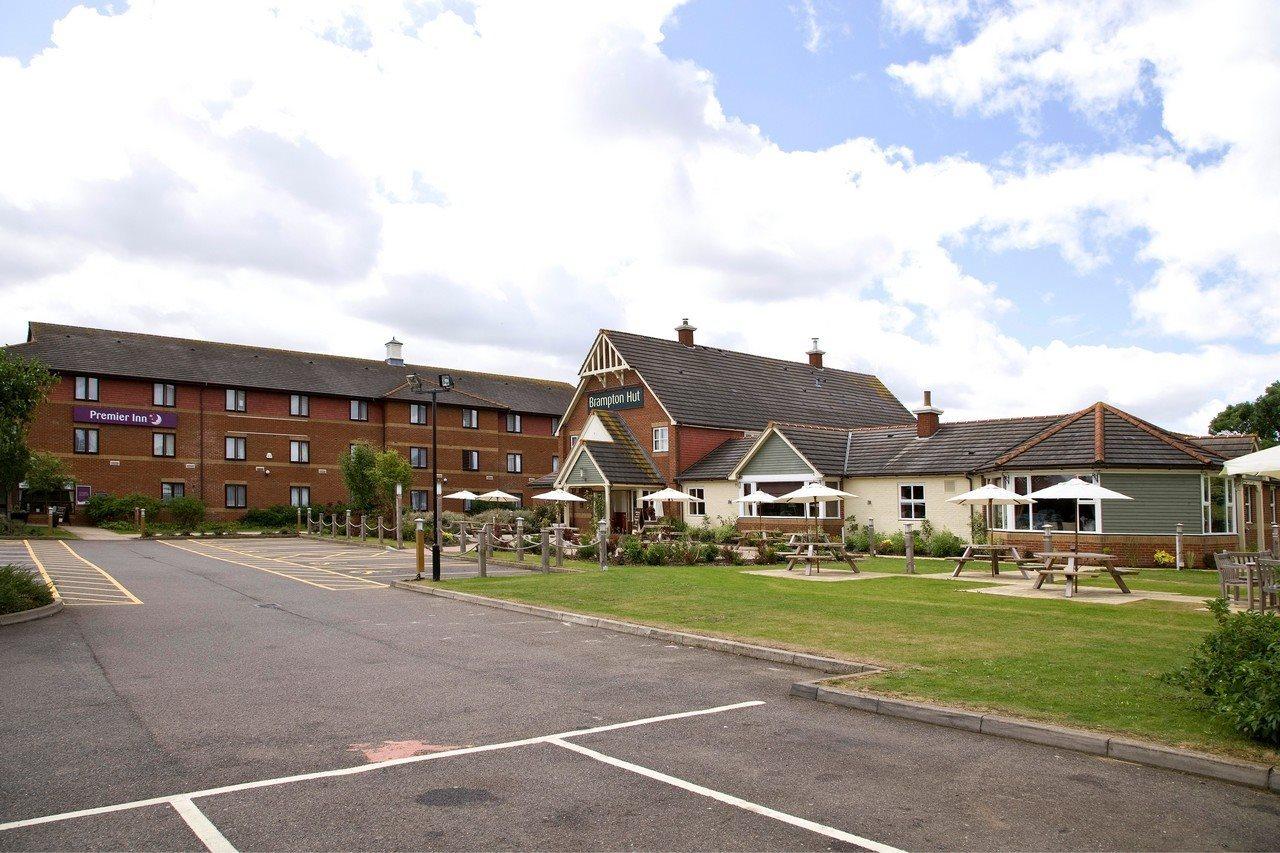 Premier Inn Huntingdon Bagian luar foto