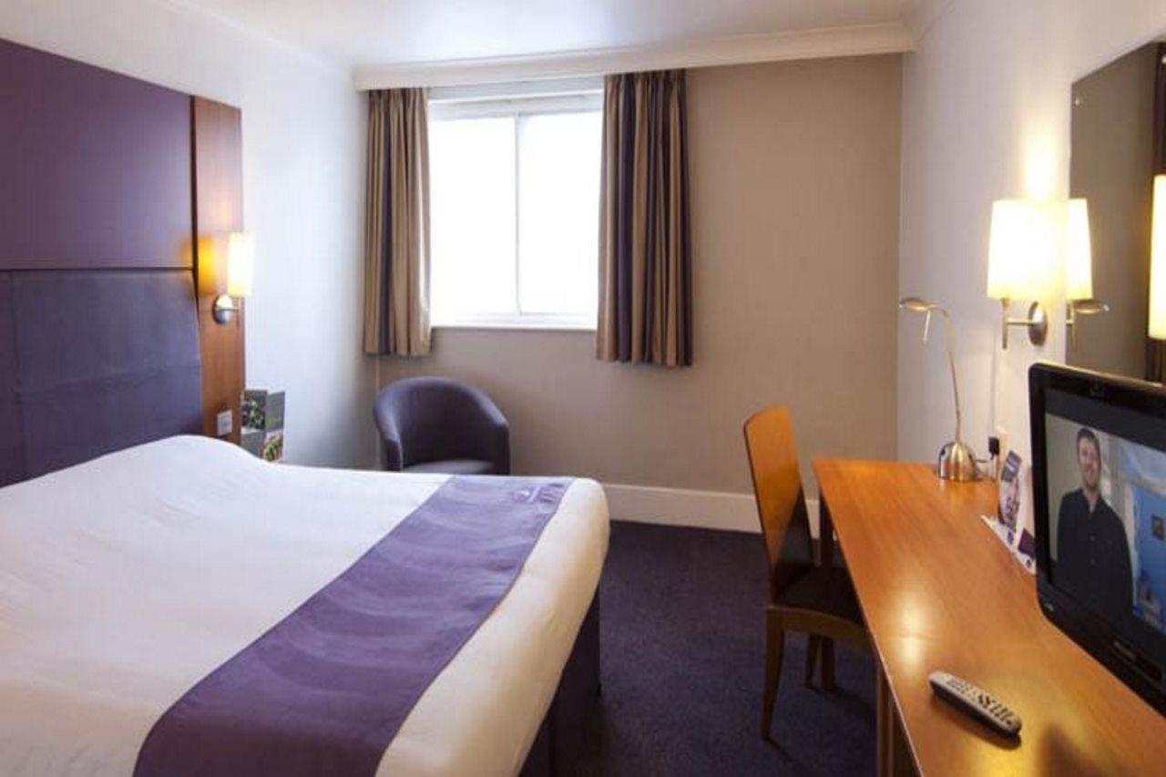 Premier Inn Huntingdon Bagian luar foto