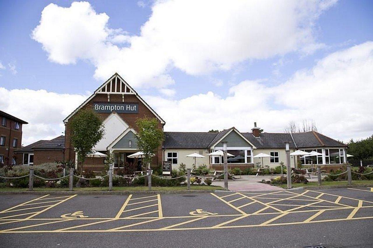 Premier Inn Huntingdon Bagian luar foto