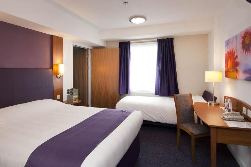 Premier Inn Huntingdon Bagian luar foto