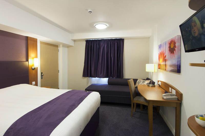 Premier Inn Huntingdon Bagian luar foto